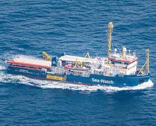 İtalya, 440 göçmeni taşıyan gemiye Pozzallo Limanı'na yanaşma izni verdi