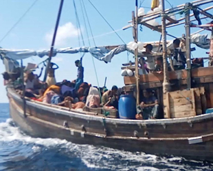 Açık denizde mahsur kalan Müslümanlar, Endonezya'ya ulaştı