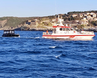İstanbul Boğazı’nda makine arızası yapan tekne, sürüklendi