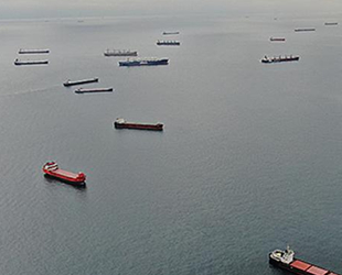Marmara Denizi’nde bekleyen gemiler, yoğunluk oluşturdu