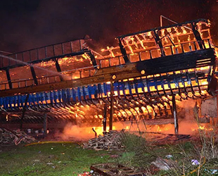 Manavgat’ta gezi teknesinde yangın çıktı