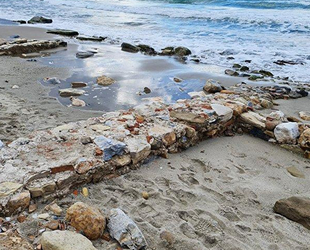 Dalgalar, antik kent kalıntılarını ortaya çıkardı