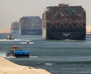 Süveyş Kanalı’nın geliri 2021 yılında yüzde 12 arttı