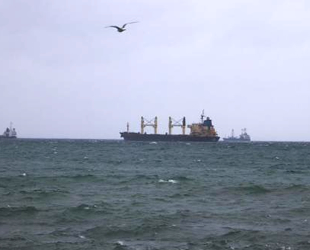 Poyraz, Marmara Denizi'nde ulaşımda aksamalara neden oldu