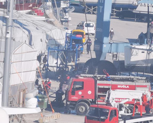 Marmaris'te bakım yapılan teknede yangın çıktı