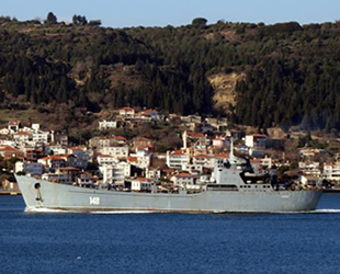 Rus savaş gemisi ‘Orsk' Çanakkale Boğazı'ndan geçti