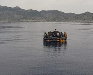 Yunanistan, 25 göçmeni darp ederek açık denize bıraktı