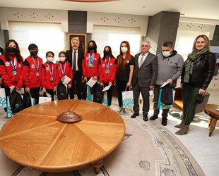 Nilüferli yüzücüler, başarılarıyla gururlandırdı