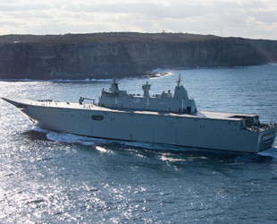 Avustralya’nın en büyük yardım gemisi, Tonga’ya gidiyor