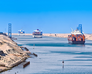 Süveyş Kanalı’nı genişletme çalışmaları sürüyor