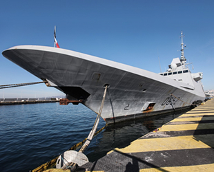 Fransız fırkateyni FS Provence, Yunanistan’a geldi