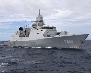 AB savaş gemileri, 2 yıl daha Gine Körfezi'nde kalacak