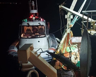 Sahil Güvenlik, Ayvalık’ta denizde yasa dışı avcılığa geçit vermiyor