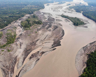 Ekvador'daki petrol sızıntısı Amazon Nehri'ni tehdit ediyor