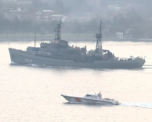 Rus savaş gemisi, İstanbul Boğazı'ndan geçti