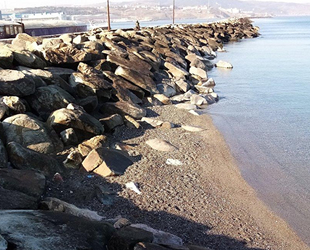 Bandırma'da deniz çekilmesi devam ediyor