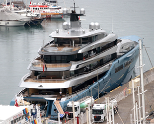 Aviva isimli yat, akaryakıt ikmali için Fethiye'ye geldi