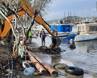 Gümbet’te iskelelerin yıkımına başlandı