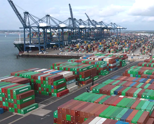 İngiltere, limanlarına Rus gemilerinin yanaşmasını yasakladı