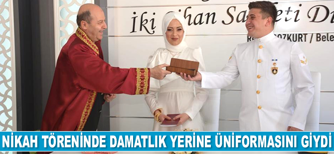 Deniz astsubay Ömer Faruk Özdemir, nikah töreninde damatlık yerine üniformasını giydi
