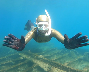 Milli sporcu Birgül Erken, Çanakkale kahramanları anısına dalış yaptı