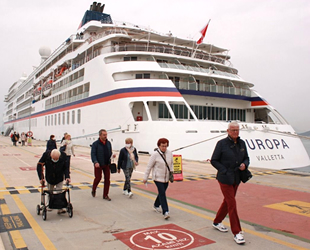 Europa kruvaziyer gemisi, Kuşadası Ege Port Limanı’na yanaştı