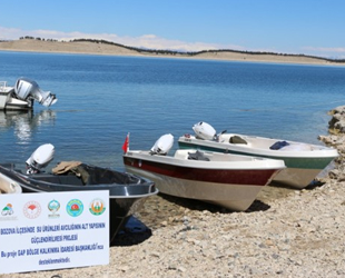 Bozova’da 16 balıkçıya 16 adet tekne verildi