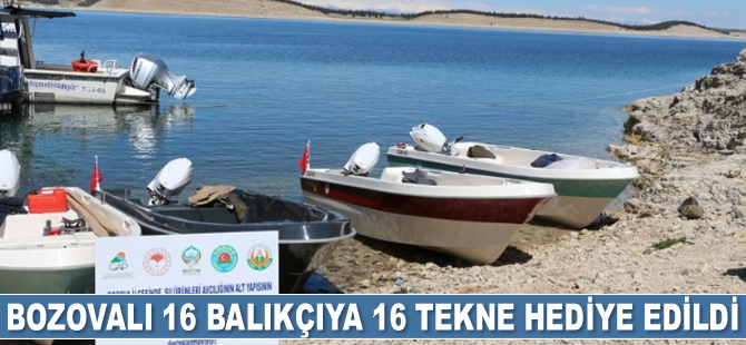 Bozova’da 16 balıkçıya 16 adet tekne verildi