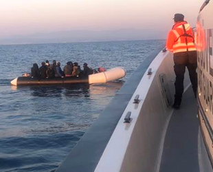 İzmir açıklarında 76 göçmen kurtarıldı