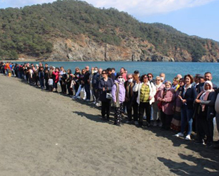 Fethiyeliler, Çevre Bakanlığı’nın ‘İnlice Halk Plajı’nı boşaltın’ yazısına tepki gösterdi
