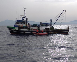 Denizde rahatsızlanan balıkçının yardımına Sahil Güvenlik ekipleri yetişti