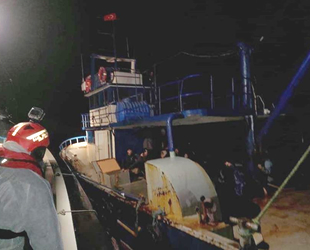 İzmir açıklarında 168 düzensiz göçmen yakalandı