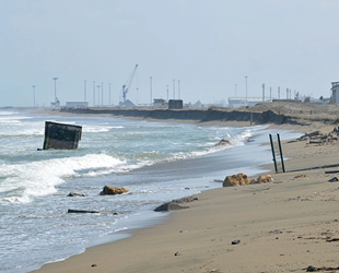 Karasu sahillerindeki erozyon, bölgede tehdit oluşturuyor