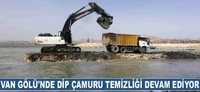 Van Gölü'nde balçık ve dip çamuru temizliği devam ediyor