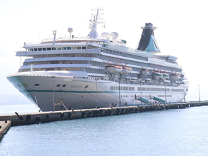 Alanya'ya yılın ilk kruvaziyer gemisi geldi