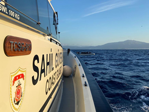 İzmir açıklarında 49 göçmen kurtarıldı