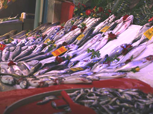 Sezonun son balıkları tezgâhlarda yerini aldı