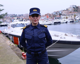 Sahil Güvenlik Komutanlığı'nın ilk Kadın Bot Komutanı Üsteğmen Esra Çamkerten göreve başladı