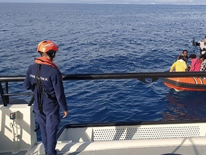 Kuşadası’da 35 düzensiz göçmen kurtarıldı