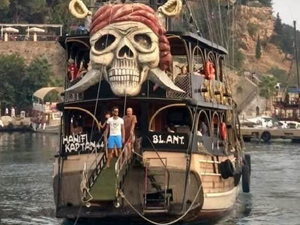 Denizi kirleten ‘Hanifi Kaptan 44’ isimli tekneye 49 bin TL para cezası kesildi