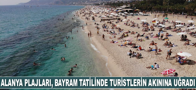 Alanya plajları, bayram tatilinde turistlerin akınına uğradı