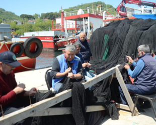 Ordulu balıkçılar, sezonda yıpranan tekne ve ağlarını bakıma aldı