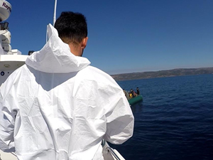 Çanakkale açıklarında 30 düzensiz göçmen kurtarıldı