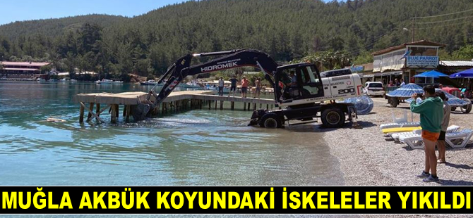Akbük koyundaki iskeleler yıkıldı
