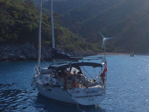 Bodrum’da makinesi arızalanan tekne, kurtarıldı