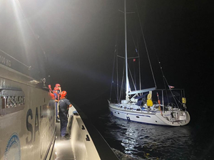 Çeşme’de yelkenli tekne ile İtalya'ya kaçmak isteyen göçmenler yakalandı