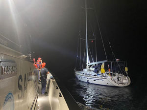 Çeşme’de yelkenli tekne ile İtalya'ya kaçmak isteyen göçmenler yakalandı