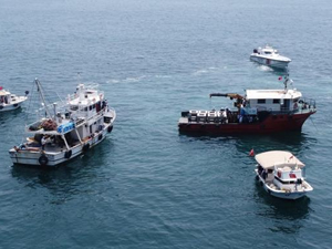 Mersin'de balıkların üremesi için yüzlerce yapay resif denize indirildi