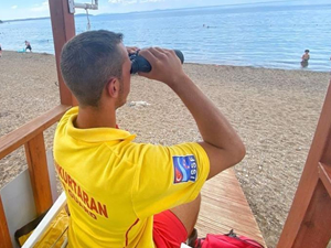 Burhaniye plajlarında cankurtaranlar göreve başladı