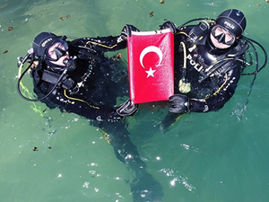 Van'ın kurbağa adamları, su altında zorlu görev yürütüyor